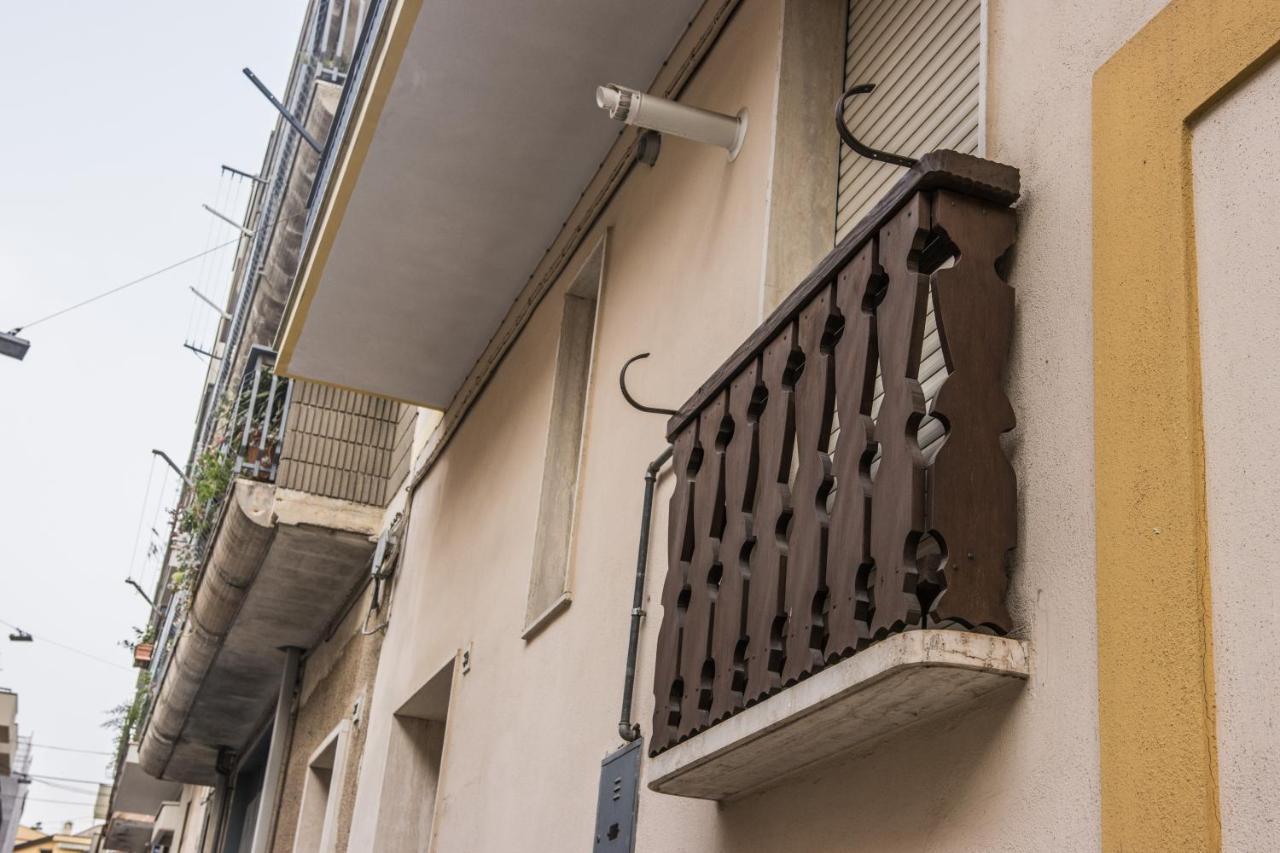B&B Colonna - Mole Sua Stat Altamura Bagian luar foto