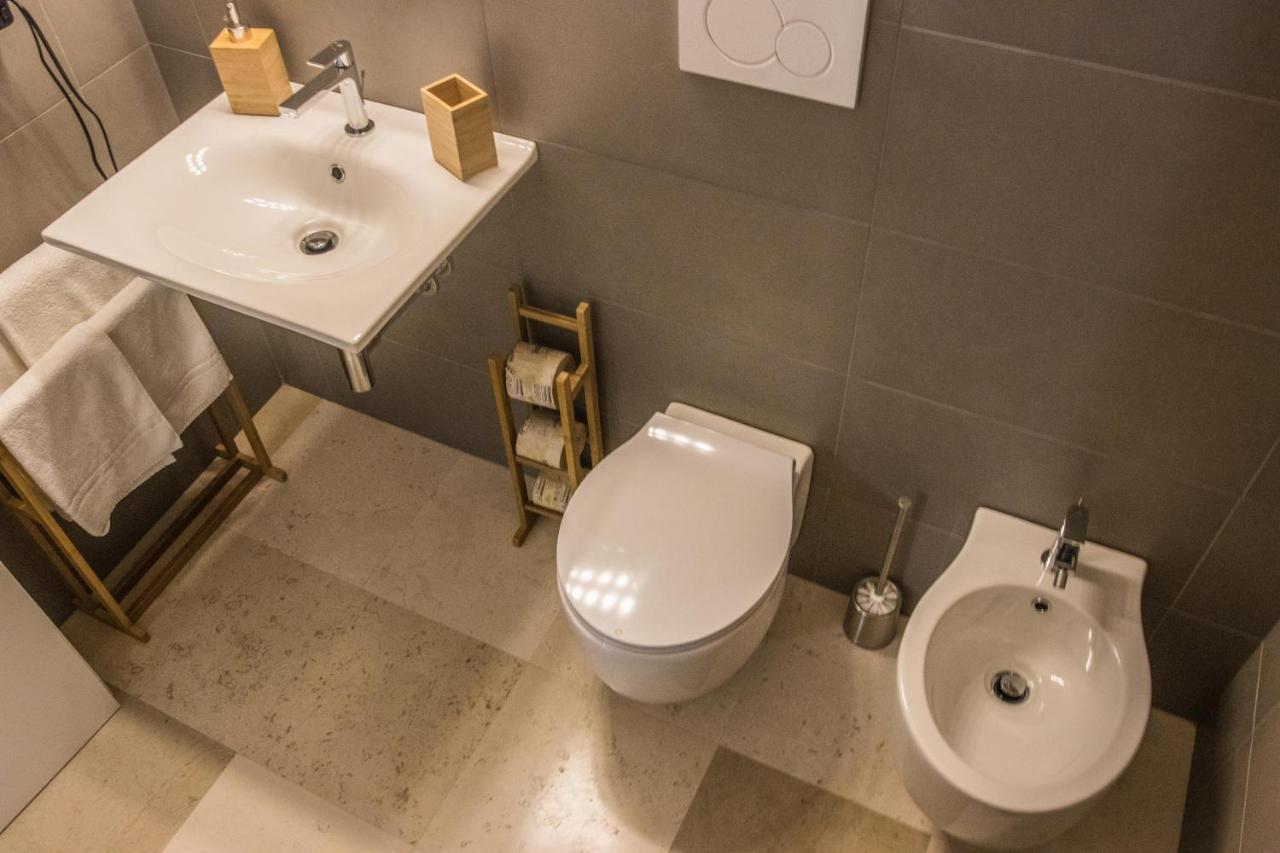 B&B Colonna - Mole Sua Stat Altamura Bagian luar foto